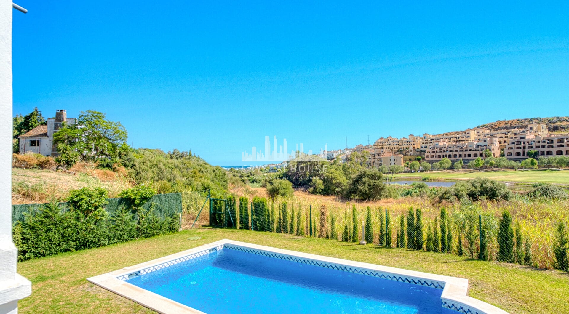 Piękne pięć sypialni, Southwest- Twarzą do willi z widokami Golf w Valle Romano (Estepona)