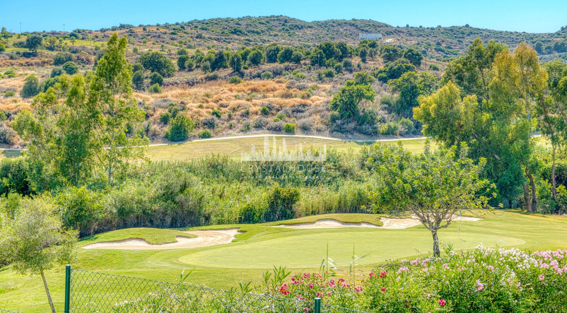 Piękne pięć sypialni, Southwest- Twarzą do willi z widokami Golf w Valle Romano (Estepona)