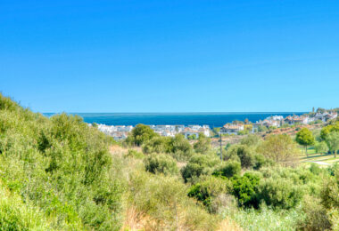 Piękne pięć sypialni, Southwest- Twarzą do willi z widokami Golf w Valle Romano (Estepona)