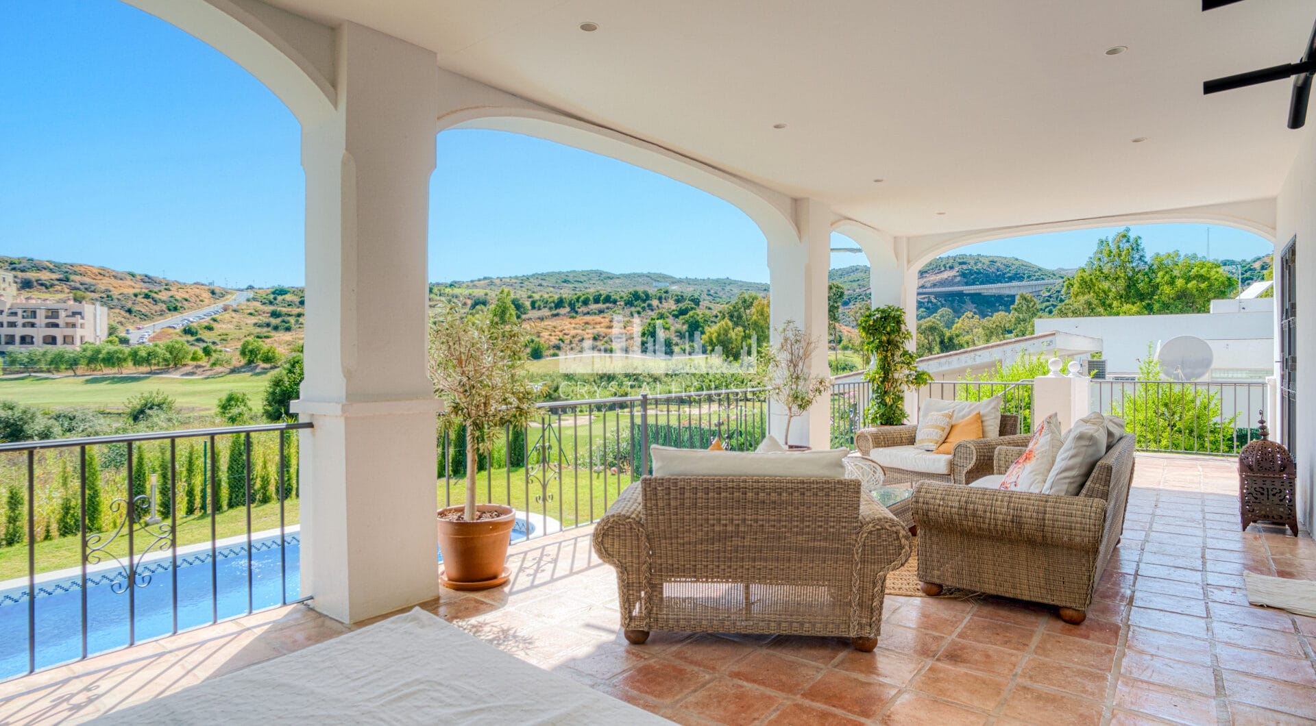 Piękne pięć sypialni, Southwest- Twarzą do willi z widokami Golf w Valle Romano (Estepona)