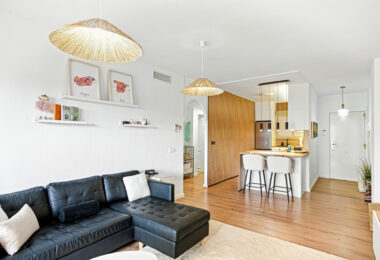 Pięknie odnowiony, południowo-zachodni, dwupokojowy apartament położony w dzielnicy mieszkalnej Reserva de Marbella