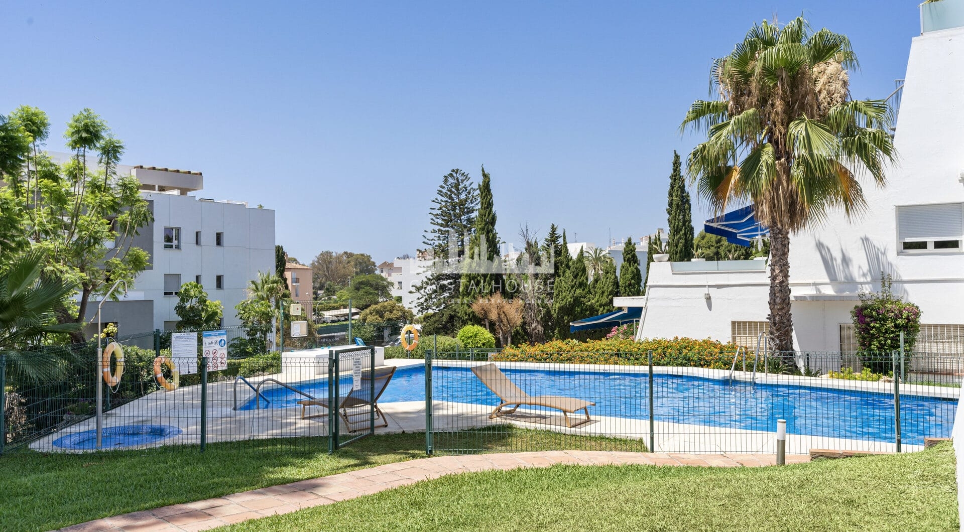 Przestronne 3-pokojowe mieszkanie - Nueva Andalucía, zaledwie kilka kroków od Puerto Banus