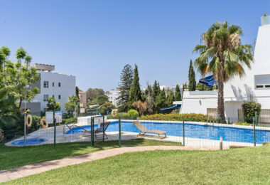 Przestronne 3-pokojowe mieszkanie - Nueva Andalucía, zaledwie kilka kroków od Puerto Banus