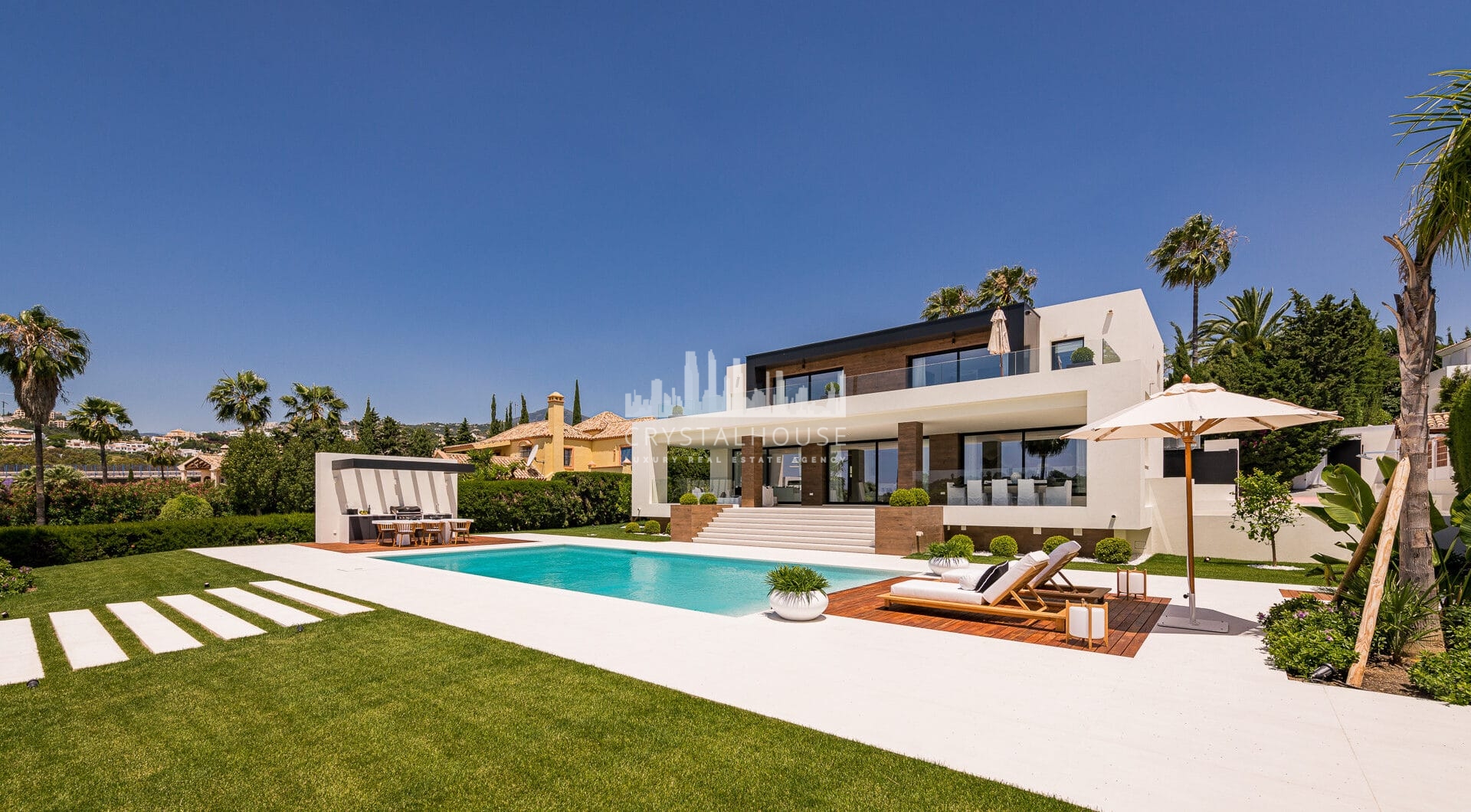 Wyjątkowa willa frontowa przy polu golfowym w Nueva Andalucía