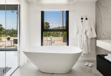 Wyjątkowa willa frontowa przy polu golfowym w Nueva Andalucía