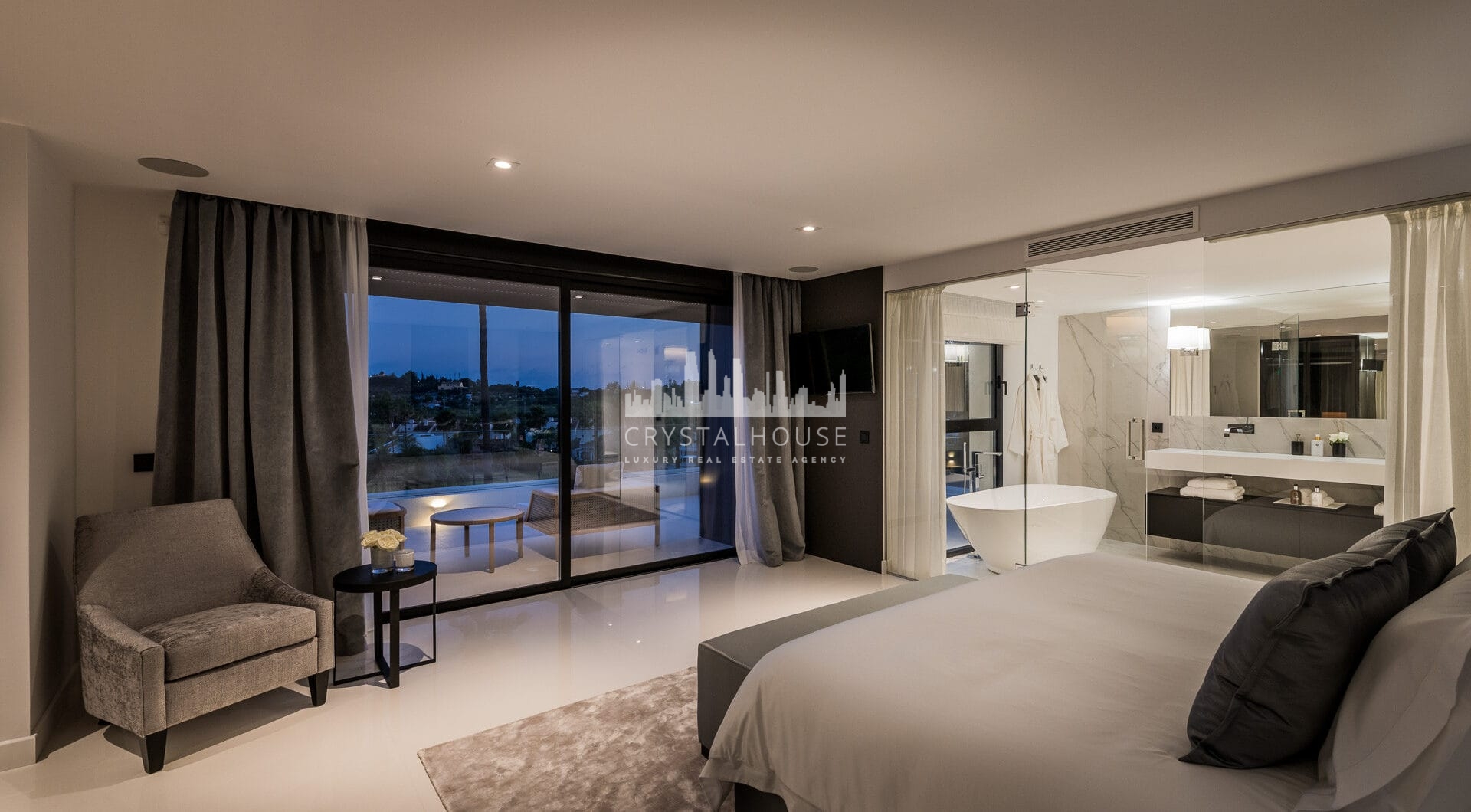 Wyjątkowa willa frontowa przy polu golfowym w Nueva Andalucía