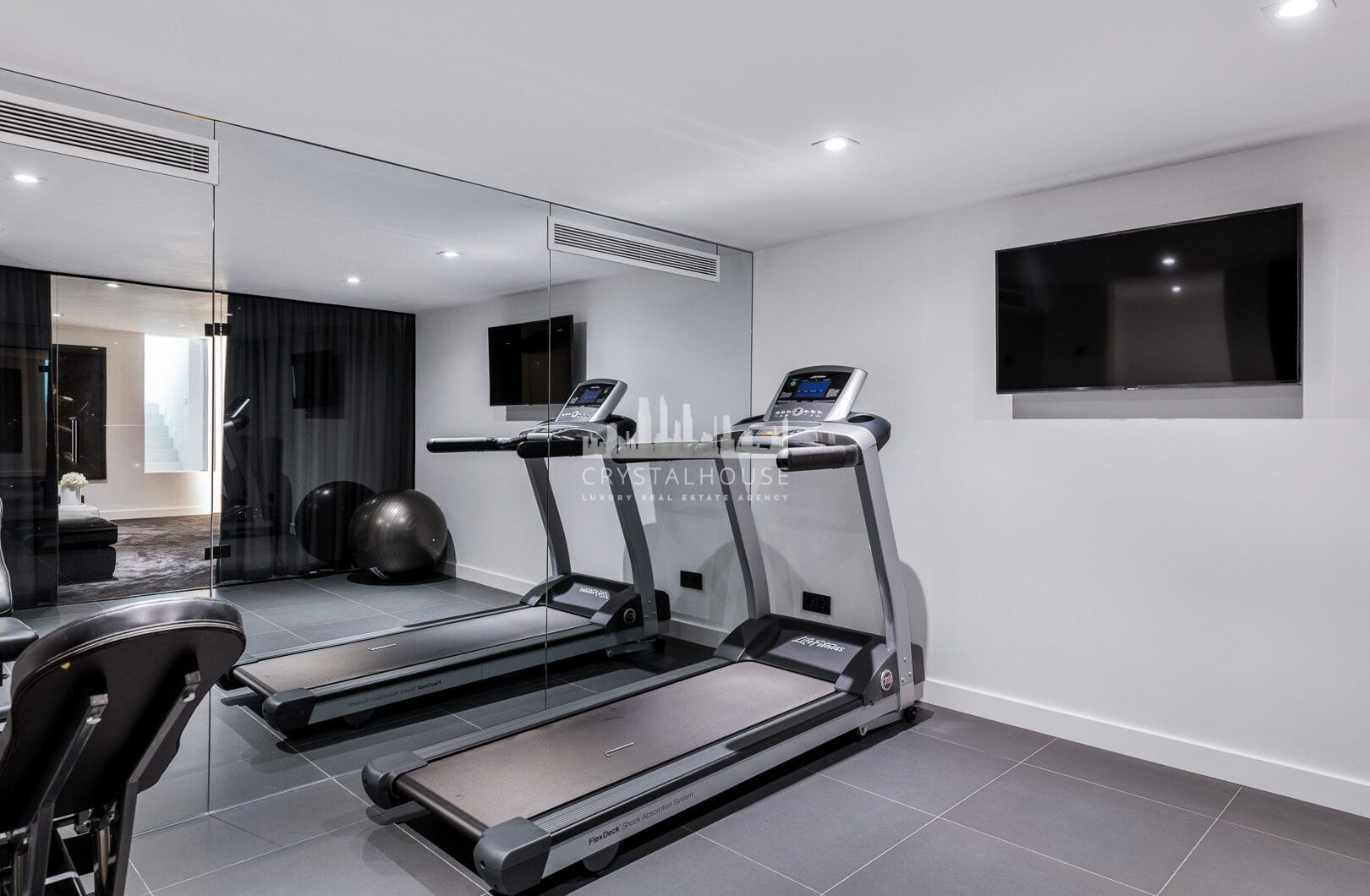 Wyjątkowa willa frontowa przy polu golfowym w Nueva Andalucía