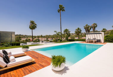 Wyjątkowa willa frontowa przy polu golfowym w Nueva Andalucía