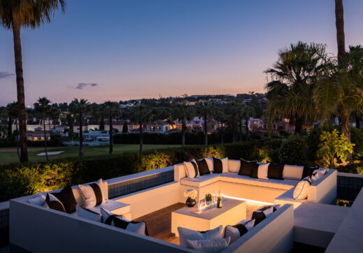 Wyjątkowa willa frontowa przy polu golfowym w Nueva Andalucía