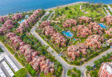 Niezwykle odnowiony, na południe od plaży front, apartament ogrodowy położony w ekskluzywnej społeczności Menara Beach na południe - po New Golden Mile