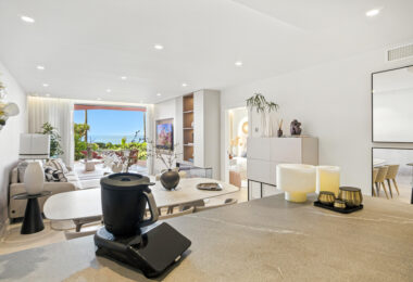 Niezwykle odnowiony, na południe od plaży front, apartament ogrodowy położony w ekskluzywnej społeczności Menara Beach na południe - po New Golden Mile