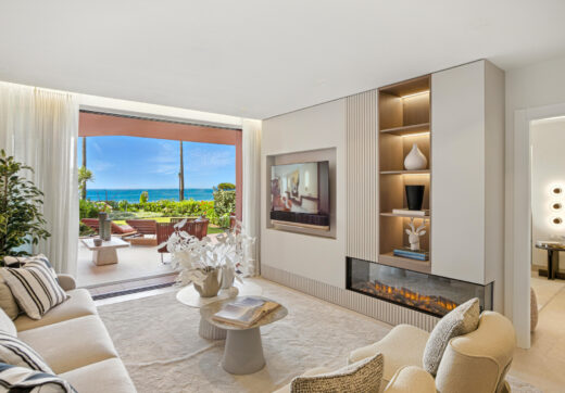 Niezwykle odnowiony, na południe od plaży front, apartament ogrodowy położony w ekskluzywnej społeczności Menara Beach na południe - po New Golden Mile