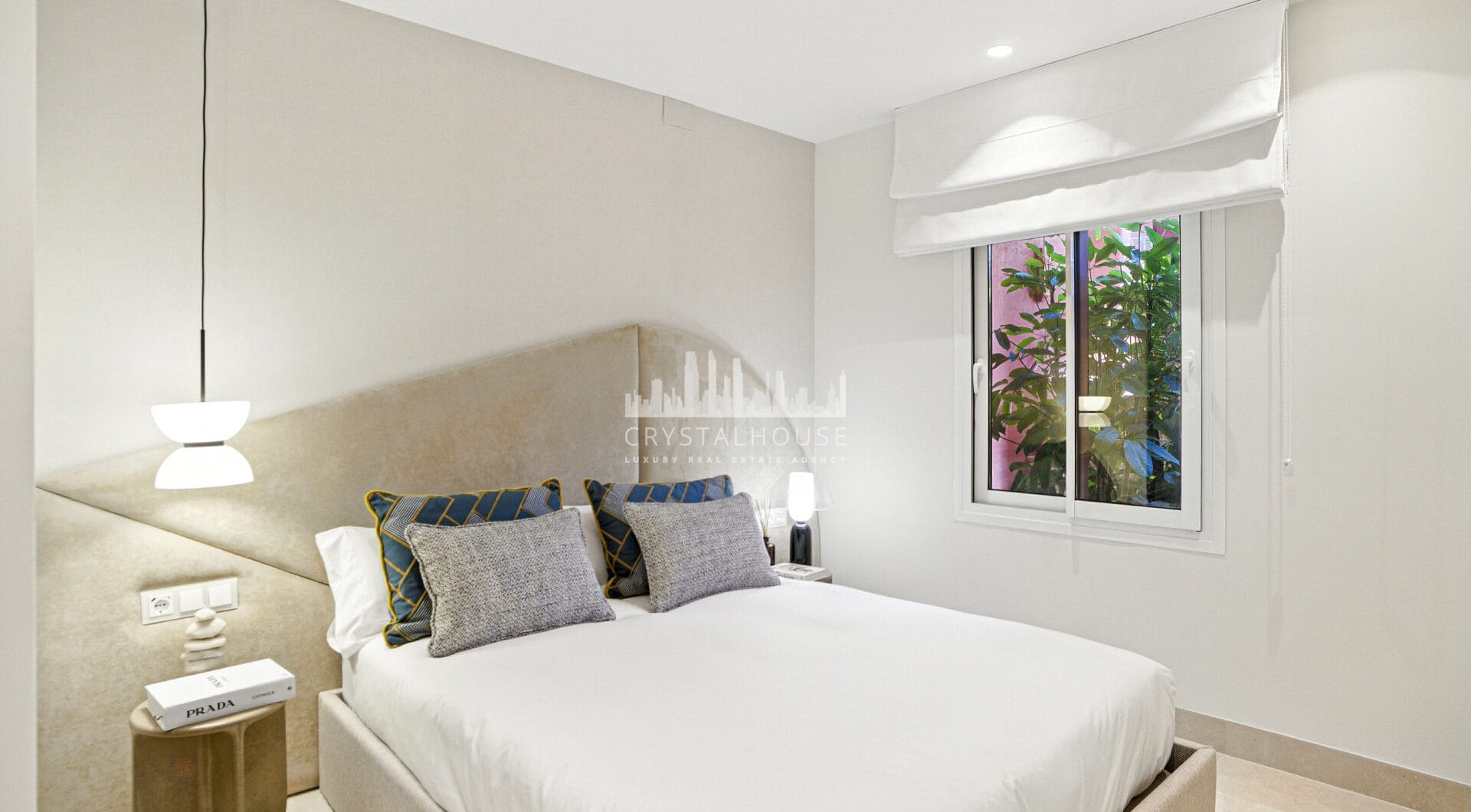 Niezwykle odnowiony, na południe od plaży front, apartament ogrodowy położony w ekskluzywnej społeczności Menara Beach na południe - po New Golden Mile