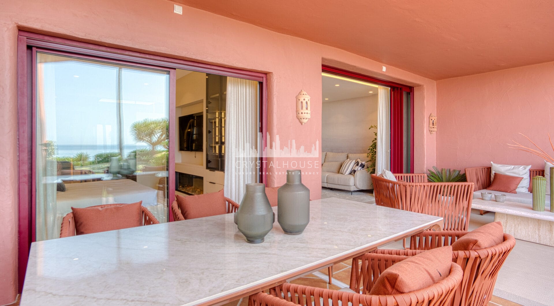 Niezwykle odnowiony, na południe od plaży front, apartament ogrodowy położony w ekskluzywnej społeczności Menara Beach na południe - po New Golden Mile