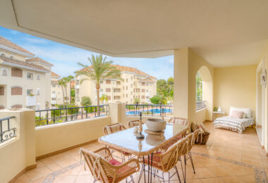 Piękny apartament z dwoma sypialniami w prestiżowej Hacienda Playa, Elviria