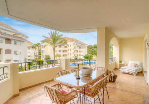 Piękny apartament z dwoma sypialniami w prestiżowej Hacienda Playa, Elviria