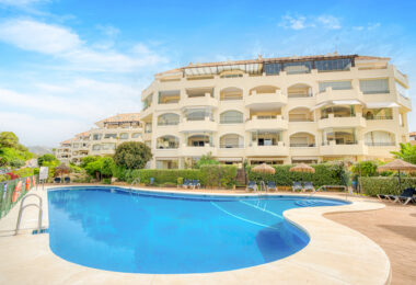 Piękny apartament z dwoma sypialniami w prestiżowej Hacienda Playa, Elviria
