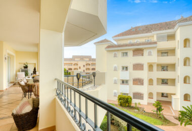 Piękny apartament z dwoma sypialniami w prestiżowej Hacienda Playa, Elviria