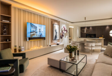 Piękny, Odnowiony, Trzy sypialnie Penthouse znajduje się w Prestisible Beachfront Wspólnoty Bahia del Velerin, Estepona.