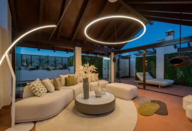 Oszałamiający apartament z trzema sypialniami, położony w ekskluzywnej strzeżonej społeczności Bahia Del Velerin, Estepona.