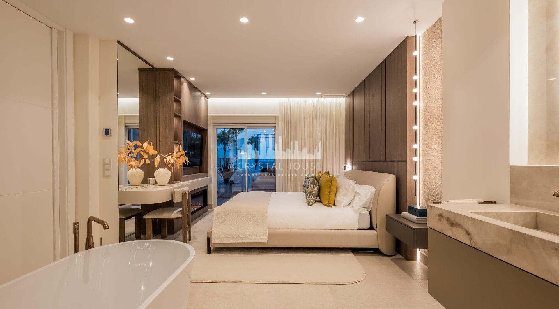 Oszałamiający apartament z trzema sypialniami, położony w ekskluzywnej strzeżonej społeczności Bahia Del Velerin, Estepona.