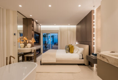 Oszałamiający apartament z trzema sypialniami, położony w ekskluzywnej strzeżonej społeczności Bahia Del Velerin, Estepona.