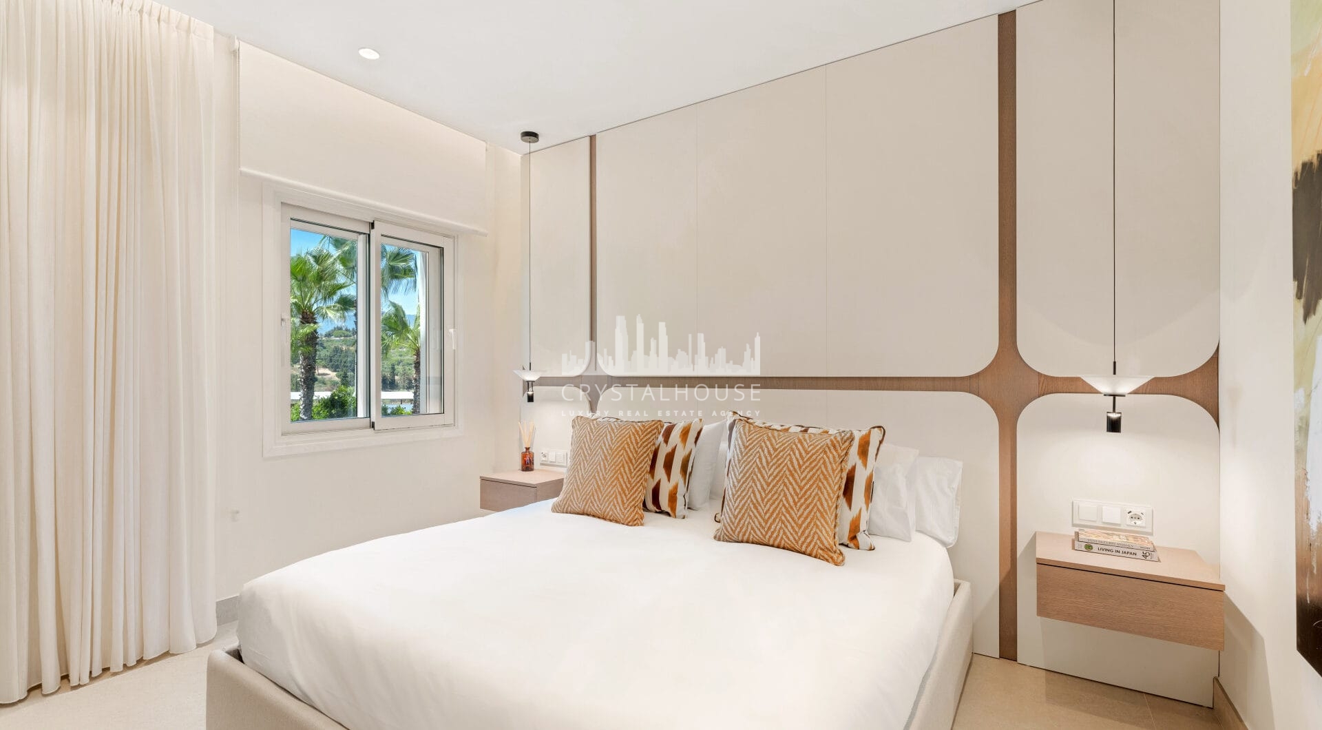 Oszałamiający apartament z trzema sypialniami, położony w ekskluzywnej strzeżonej społeczności Bahia Del Velerin, Estepona.