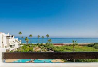 Luksusowy apartament na najwyższym piętrze przy plaży, blisko miasta Estepona!