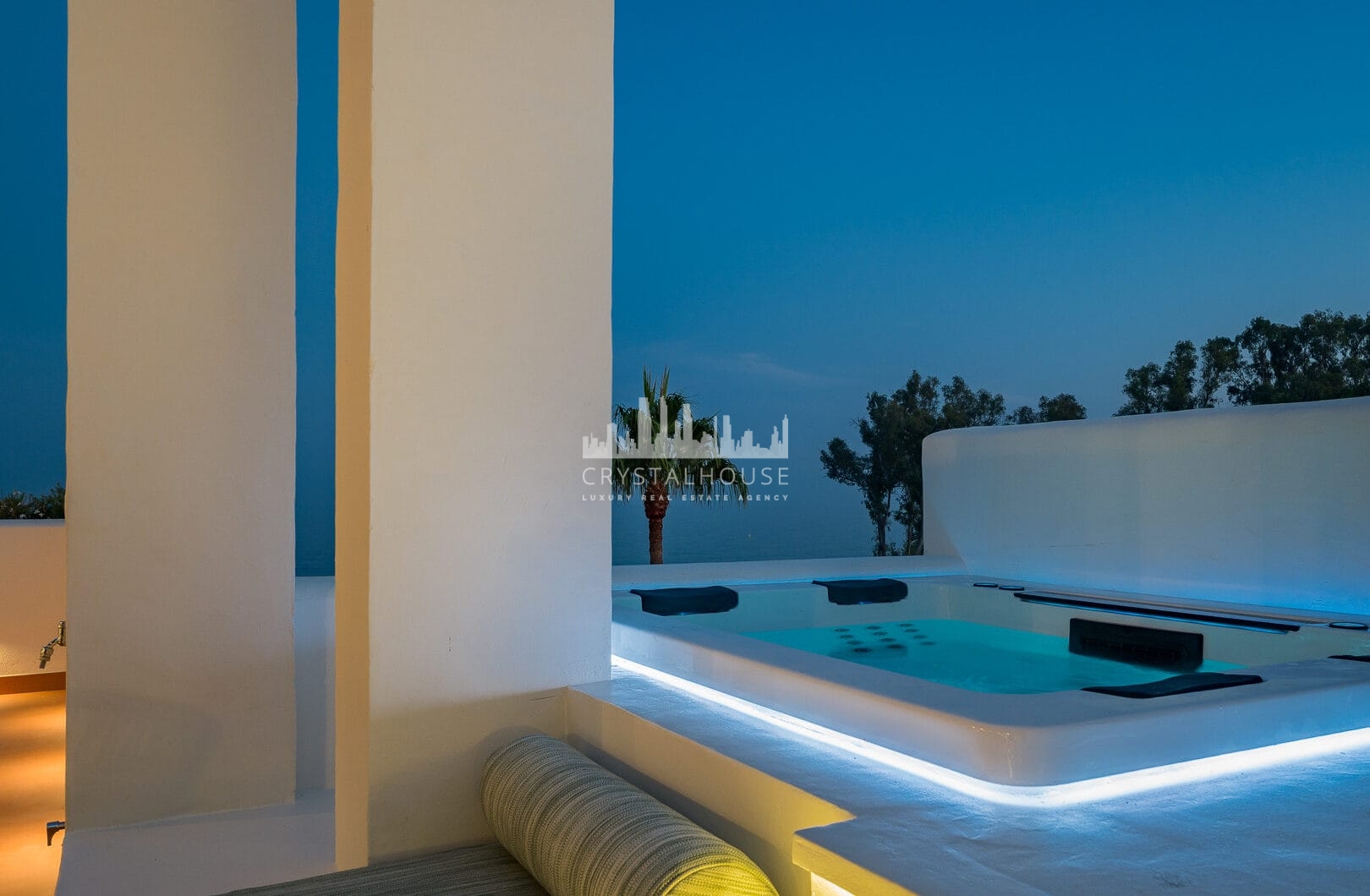 Luksusowy apartament na najwyższym piętrze przy plaży, blisko miasta Estepona!