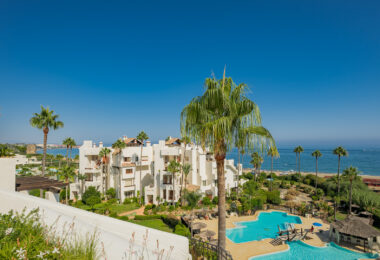 Luksusowy apartament na najwyższym piętrze przy plaży, blisko miasta Estepona!