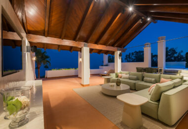 Luksusowy apartament na najwyższym piętrze przy plaży, blisko miasta Estepona!