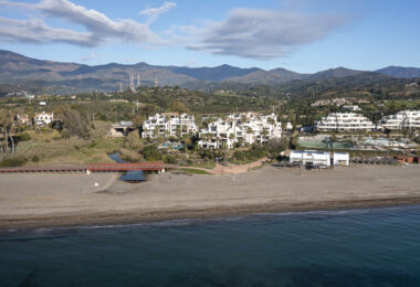 Luksusowy apartament na najwyższym piętrze przy plaży, blisko miasta Estepona!