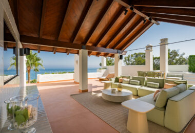 Luksusowy apartament na najwyższym piętrze przy plaży, blisko miasta Estepona!