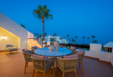 Luksusowy apartament na najwyższym piętrze przy plaży, blisko miasta Estepona!