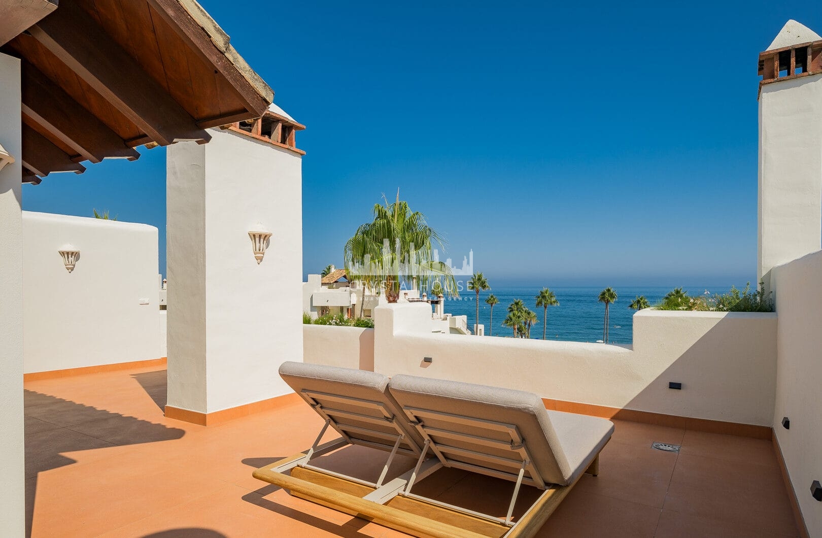 Luksusowy apartament na najwyższym piętrze przy plaży, blisko miasta Estepona!