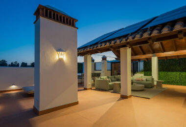 Luksusowy apartament na najwyższym piętrze przy plaży, blisko miasta Estepona!