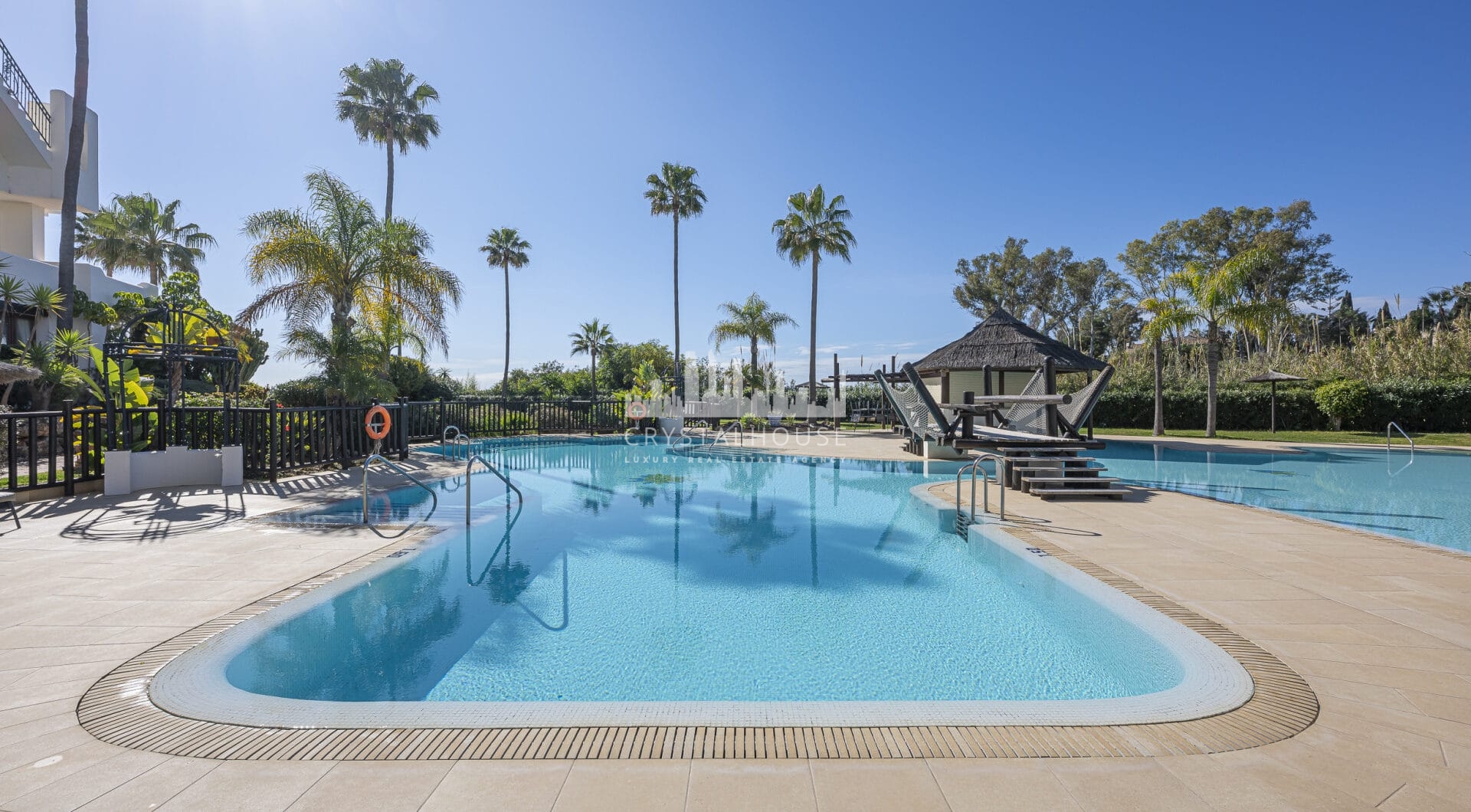 Luksusowy apartament na najwyższym piętrze przy plaży, blisko miasta Estepona!