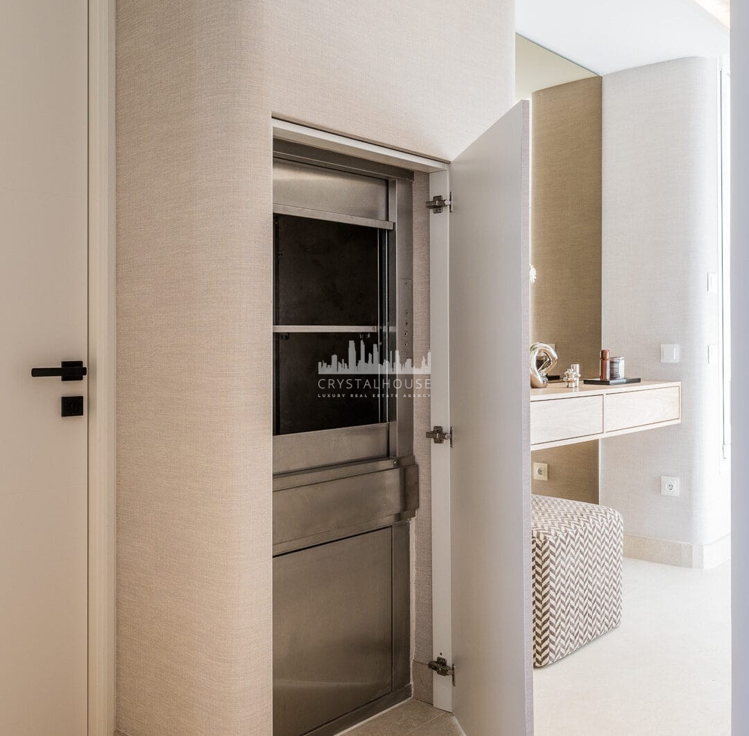 Luksusowy apartament na najwyższym piętrze przy plaży, blisko miasta Estepona!