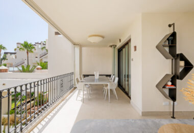 Olśniewające, niedawno wyremontowane mieszkanie przy plaży, blisko miasta Estepona!