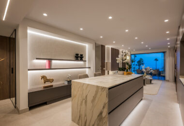 Olśniewające, niedawno wyremontowane mieszkanie przy plaży, blisko miasta Estepona!