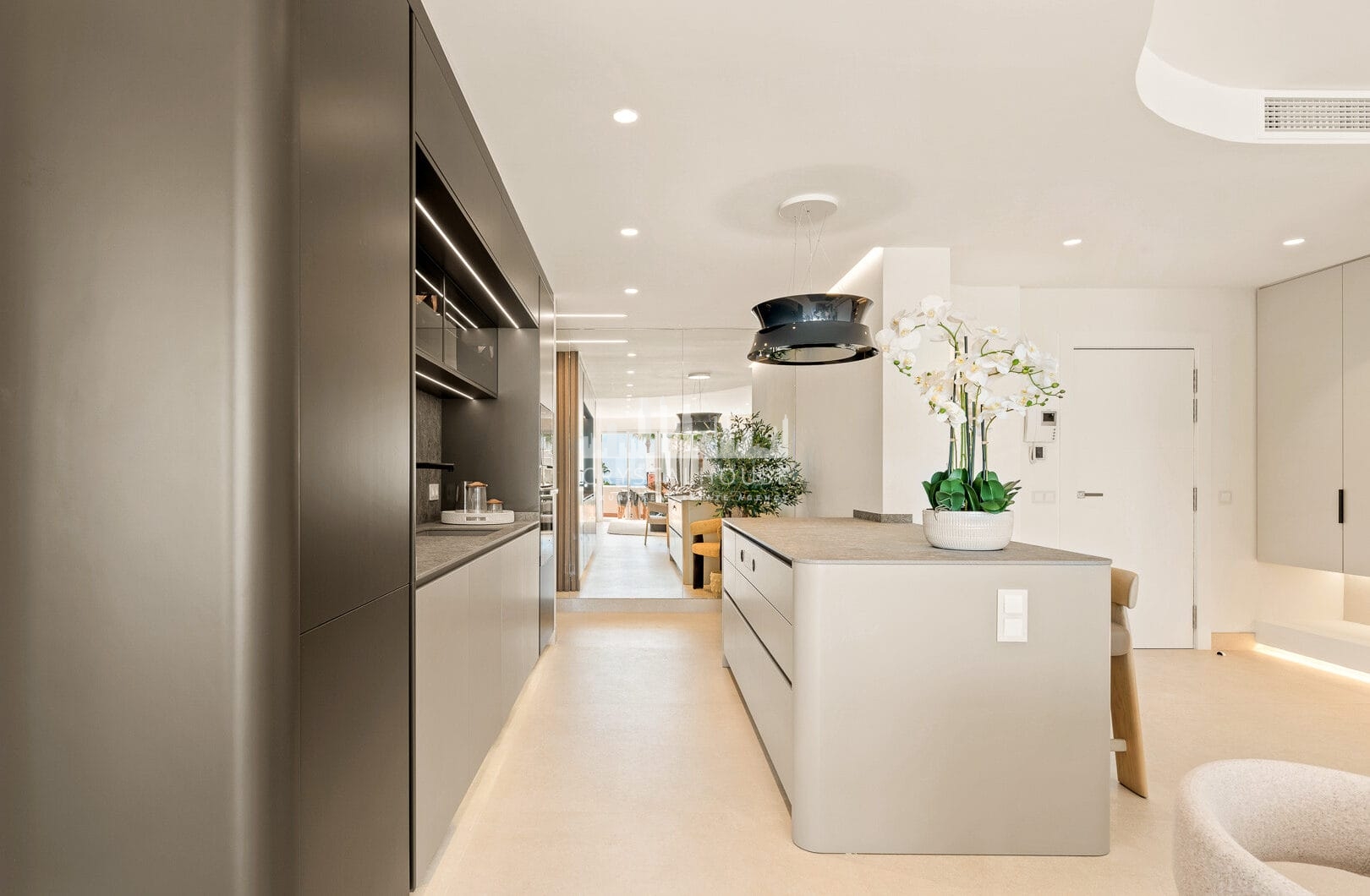 Wyjątkowy dwupoziomowy penthouse zlokalizowany bezpośrednio przy plaży, w pobliżu miasta Estepona!
