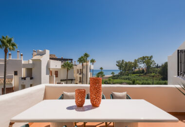 Wyjątkowy dwupoziomowy penthouse zlokalizowany bezpośrednio przy plaży, w pobliżu miasta Estepona!