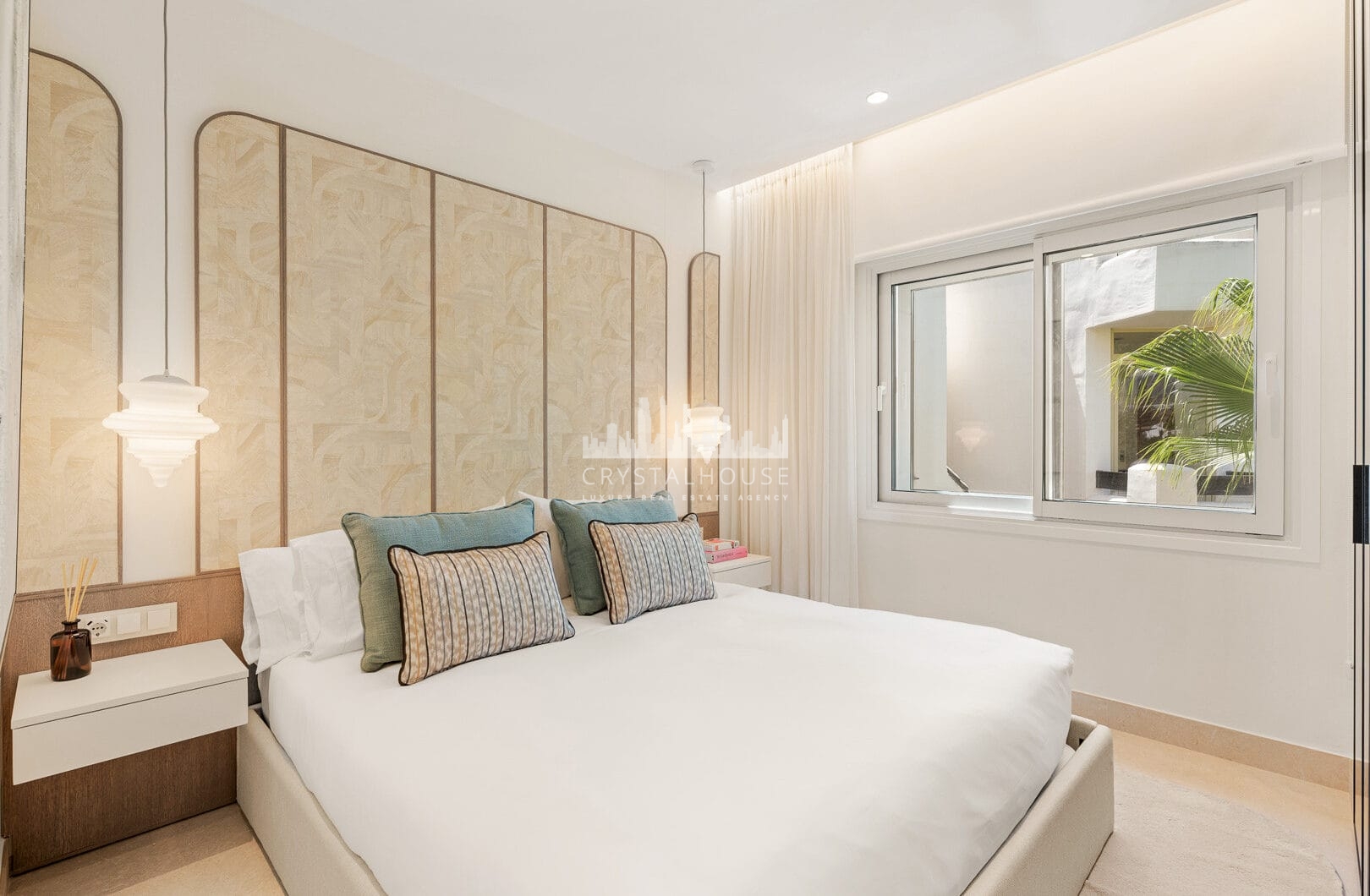 Wyjątkowy dwupoziomowy penthouse zlokalizowany bezpośrednio przy plaży, w pobliżu miasta Estepona!