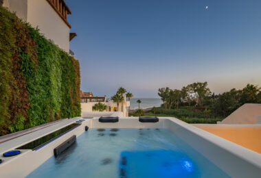 Wyjątkowy dwupoziomowy penthouse zlokalizowany bezpośrednio przy plaży, w pobliżu miasta Estepona!