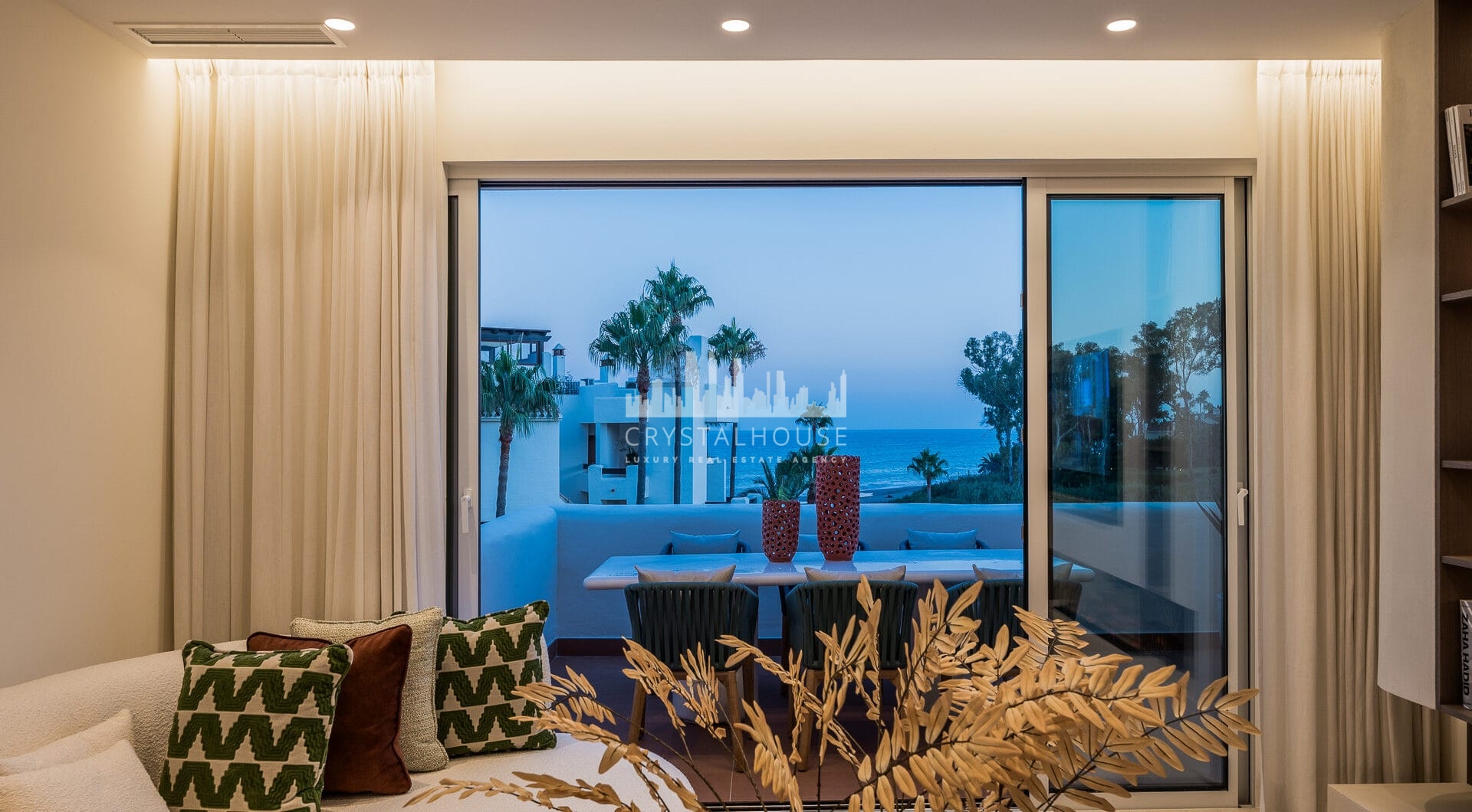 Wyjątkowy dwupoziomowy penthouse zlokalizowany bezpośrednio przy plaży, w pobliżu miasta Estepona!