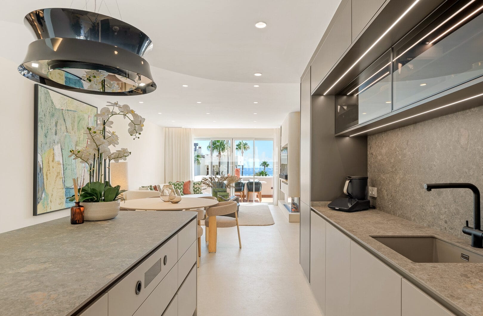 Wyjątkowy dwupoziomowy penthouse zlokalizowany bezpośrednio przy plaży, w pobliżu miasta Estepona!