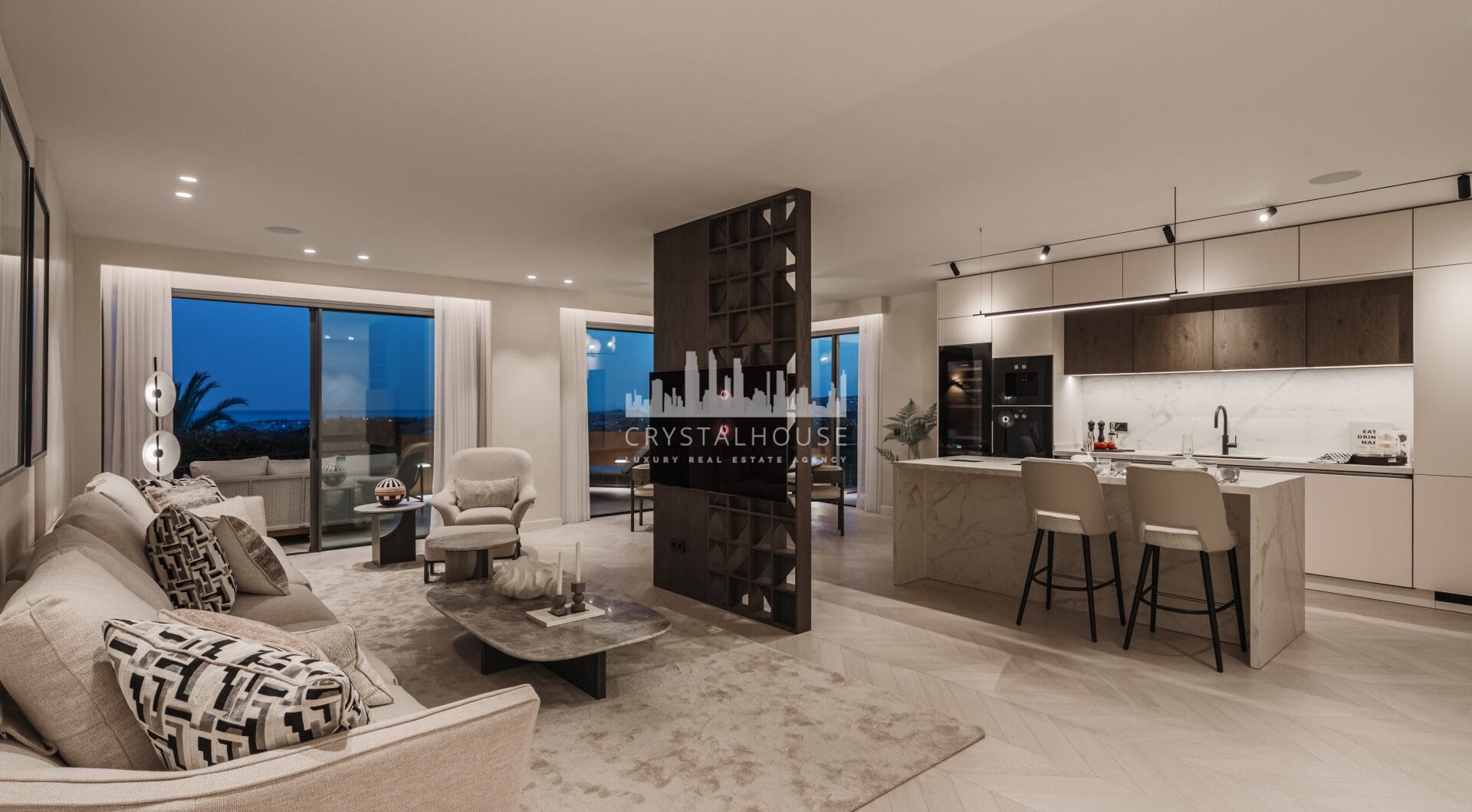 Oszałamiający, niedawno odnowiony apartament z 4 sypialniami
