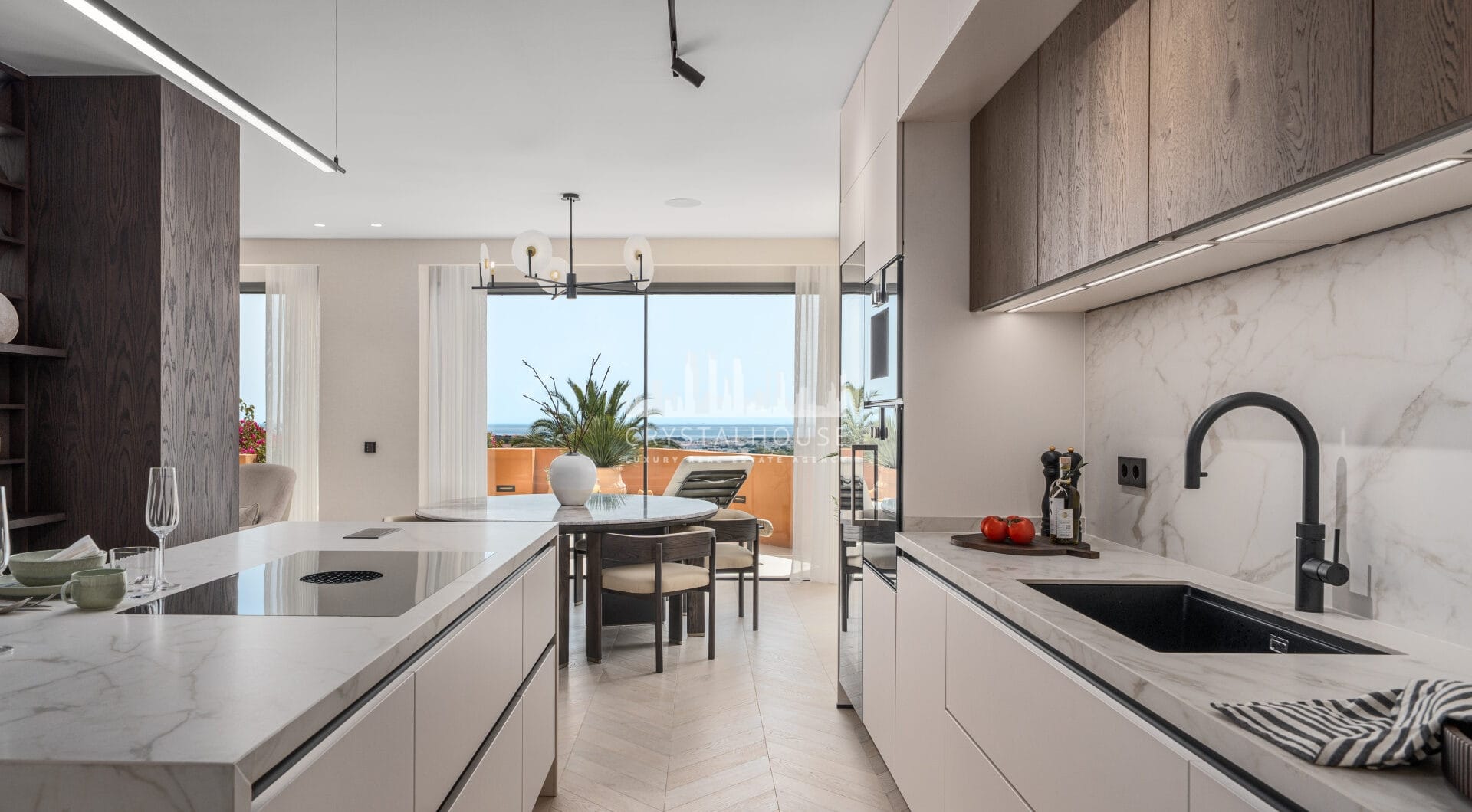 Oszałamiający, niedawno odnowiony apartament z 4 sypialniami