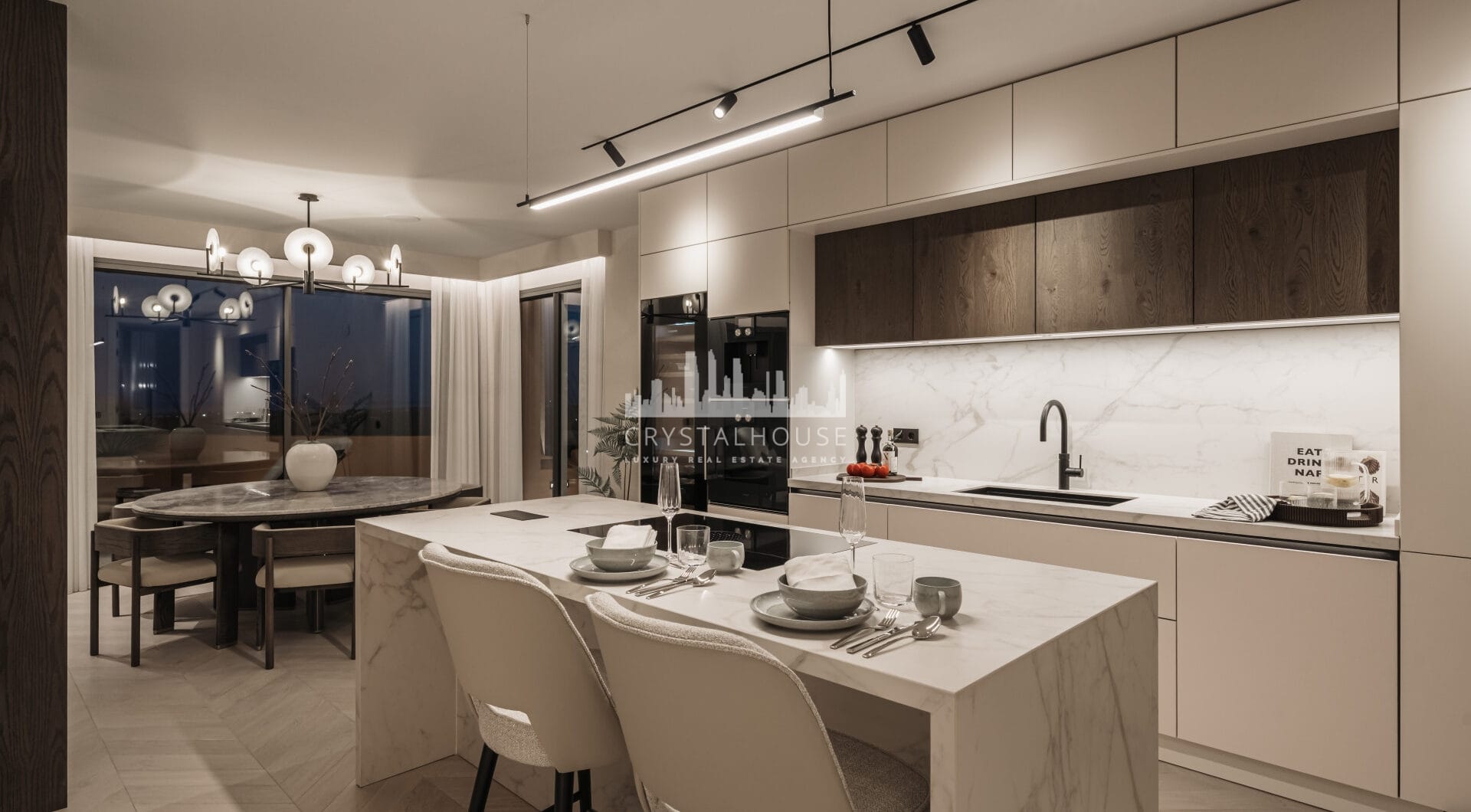 Oszałamiający, niedawno odnowiony apartament z 4 sypialniami