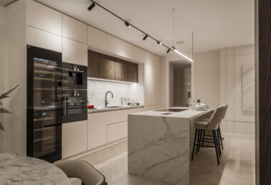 Oszałamiający, niedawno odnowiony apartament z 4 sypialniami